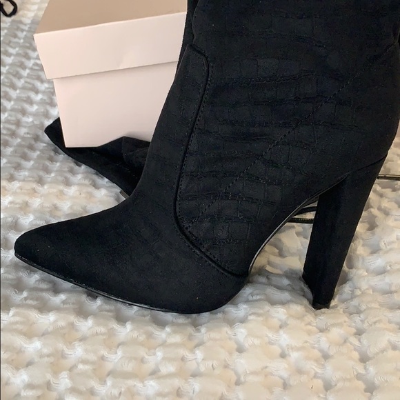 Zeppelin Back Lace-Up Heeled Boot - Picture 3 of 7